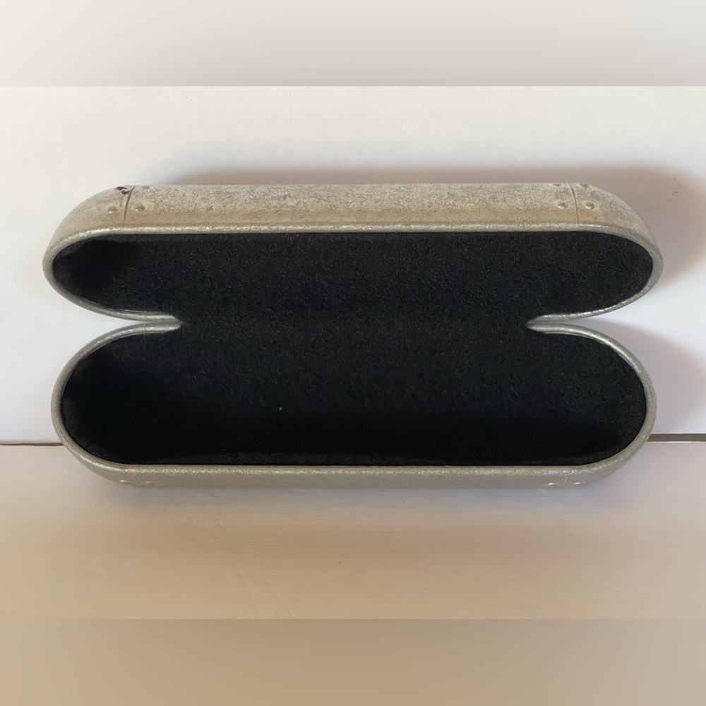 Oakley Case - Picture 3 of 5